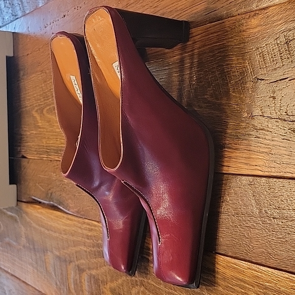 Maraolo size 37.5 (Fit 7) Red Leather Mules with Chunk Heel - Picture 3 of 6
